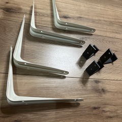 棚受け金具　2種類の画像