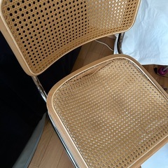 ペンダントライト
とチェア 2脚の画像