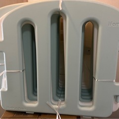  10枚セット クリームブルー×ホワイト ドア付　中古 
iFam ベビーサークル ドア付 10枚の画像