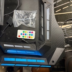 ゲーミングテーブル（LEDライト付き） 作業机／PCデスクの画像