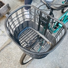 『ＳＡＬＥ　３０％』　ママチャリ　3輪車　ライト　カゴ　付き　緑　配達可能の画像