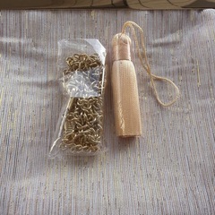 タッセル付きホワイトクラッチバッグの画像