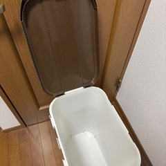 プラスチックゴミ箱　大きめの画像