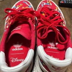 アディダスＸディズニー　コラボスニーカー　の画像