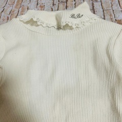 【BeBe・日本製】綿100% フリル付きタートルネック 100の画像