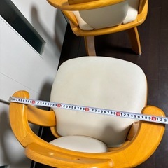 回転ダイニングチェア　2つの画像