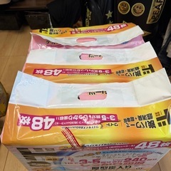 ドッグフードとペットシート13000円相当の画像