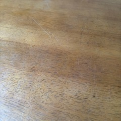 木製ダイニングテーブル（傷あり、椅子なし）の画像