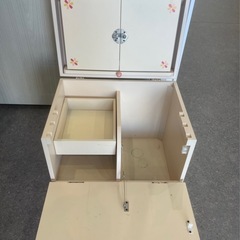 ハローキティの木製メイクボックスの画像