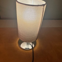 寝室　ベッドサイドライト　照明の画像