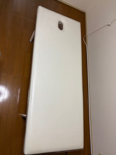 手動昇降付き施術ベット　有孔　高田ベッド