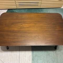 ブラウンローテーブルの画像