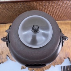 時代物 茶道具 名工 二代目 畠春斎 作 無文平丸釜 添 唐銅鬼面風炉 未使用品 在銘 共箱 銅蓋 鉄釜 釜環付 茶釜 風炉釜 煎茶道具 茶器 風炉 の画像