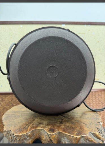 時代物 茶道具 名工 二代目 畠春斎 作 無文平丸釜 添 唐銅鬼面風炉 未使用品 在銘 共箱 銅蓋 鉄釜 釜環付 茶釜 風炉釜 煎茶道具 茶器 風炉