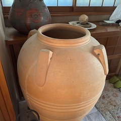 大型陶器の壺（かめ) テラコッタ製植木鉢（ポット）の画像