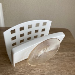 空き瓶2個と台所スポンジホルダー　setの画像