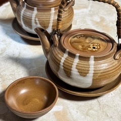 土瓶蒸し用 土瓶 2個セット（陶器製・竹の持ち手・受け皿付き）玉川上水駅の画像