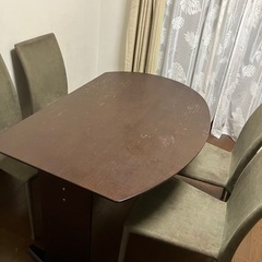 ダイニングテーブルの画像