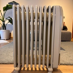 値下げ！【美品】デロンギ オイルヒーター(カバー付き)の画像