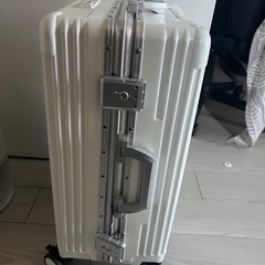 【日程調整中】スーツケースの画像