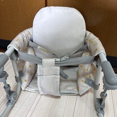 背もたれ付きテーブルチェアの画像