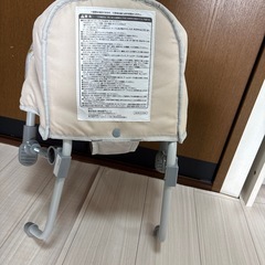 背もたれ付きテーブルチェアの画像