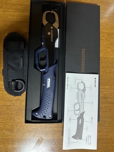 【新同品】シマノ フィッシュグリップ UE-301T ブラック　ホルダー付き