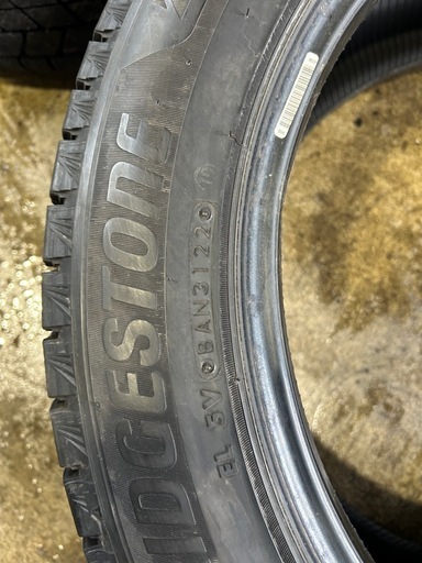 中古スタッドレス　235 50 18　VRX3