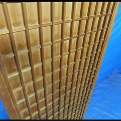 古い木製の格子戸　古民家の画像