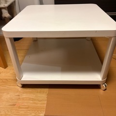 【無料】IKEA ティングビー サイドテーブル（キャスター付）の画像