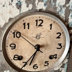 古材を使った、創作アンティーク時計の画像