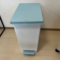 ゴミ箱の画像