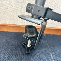 ガススプリング式のシングルモニターアームの画像