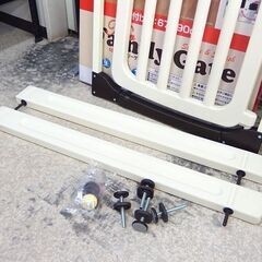 ① ベビーゲート NEWファミリーゲイト 取付幅67～90cm 6ヵ月～満２歳まで 拡張フレーム2本付き 赤ちゃん 安全グッズ 日本育児☆ 札幌市 北区 屯田 の画像