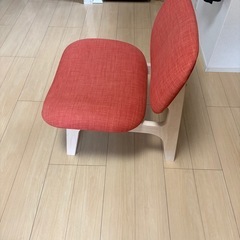 ファブリックチェア（レッド）木製脚 の画像