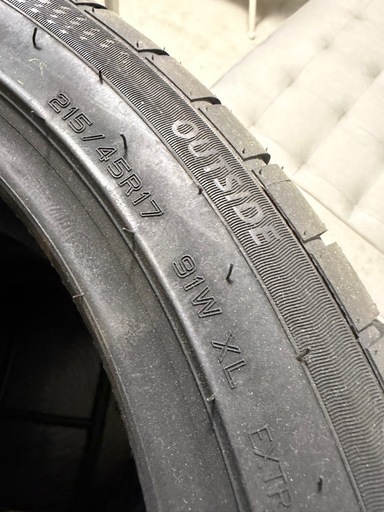 【値下げ‼️】新品タイヤ　　215/45R17 　