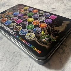 パズドラとデュエルの缶ケースの画像