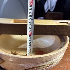 土鍋　もみじ　素材は陶器で、日本製（萬古焼）だと思います　直火・オーブンに対応していますの画像