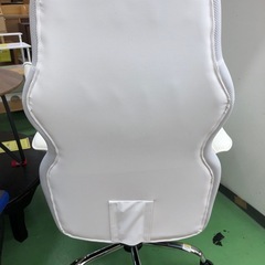 【ドリーム川西店御来店限定】☆ジモティー見たよ♪割引☆ SKYE ゲーミングチェア WHT クリーニング済み 【2125560000052607】の画像