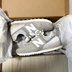 【一度の使用のみ】New Balanceスニーカー 23.5cm  U 574の画像