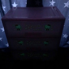 サンリオ ハローキティ 3段タンス レトロ 光る 衣装ケースの画像