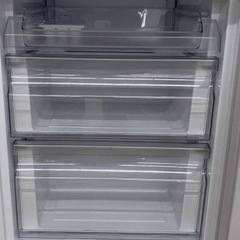 冷蔵庫【配達無料お届け設置出来ます💫都内近郊🚚】✨148ℓ容量❄️自動霜取り機能❄️除菌クリーニング済の極美品✨他にも冷蔵庫.洗濯機.電子レンジ.オーブン電子レンジ.炊飯器.テーブル&椅子.机&チェアー.ベット&マットレス.ドレッサーなど多種多様な美品が有ります✨お気軽にお問い合わせ下さい💫の画像