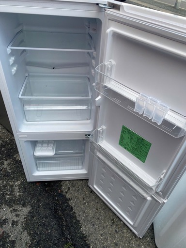 NO B690?福岡市内配送設置無料✨?YRZ-C12H1(ホワイト) 2ドア冷蔵庫 右開き 117L 幅478mm  2020年