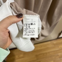 サイドプリーツ長袖ワンピース ベージュ サイズLの画像