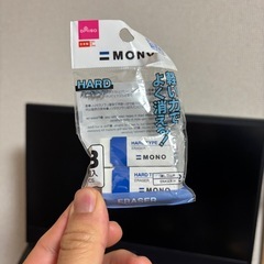 修正テープ、ボールペン、消しゴムの画像