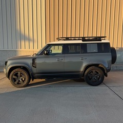 ランドローバーディフェンダー110の画像