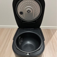 中古品　IHジャー炊飯器　大火力IH 5.5合　アイリスオーヤマの画像