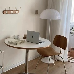 円形木製ダイニングテーブル　円型テーブル　カフェテラス　おしゃれの画像