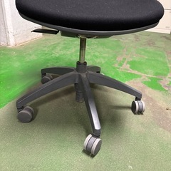 事務チェアーの画像