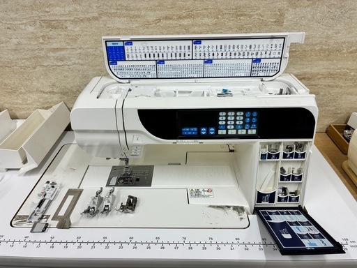 ジャノメミシン　elna excellence 730 テーブル付き　